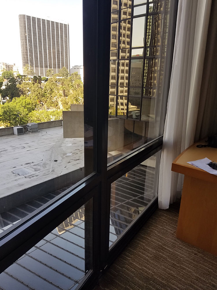 Read more about the article How to Replace the Glass in Your Windows Without Buying New Windows