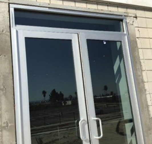 You are currently viewing Benefits of Tinted Glass for Commercial Spaces in Los Angeles